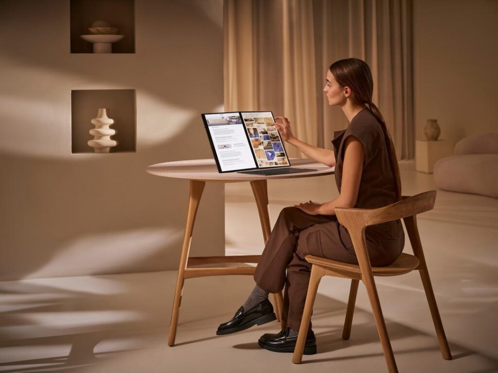 Zenbook DUO (UX8406) dapat tampil sebagai laptop layar ganda terbaik di dunia