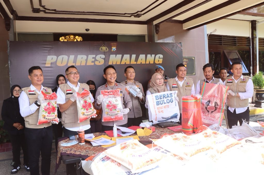 Polda Jatim Ungkap Kasus Pemalsuan Beras Bulog Menjadi Kemasan Premium di Malang