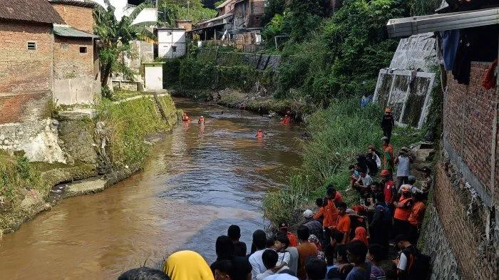 Balita 4 Tahun Hanyut di Sungai Brantas Jodipan Malang Saat Cuci Tangan! Pencarian Terus Dilakukan