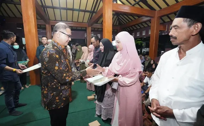Warga Temas Kota Batu Menerima Sertifikat Hak Atas Tanah Melalui Program PTSL