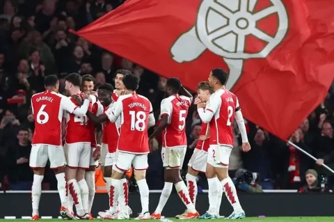 Arsenal Hancurkan Chelsea 5-0 dan Rebut Puncak Klasemen