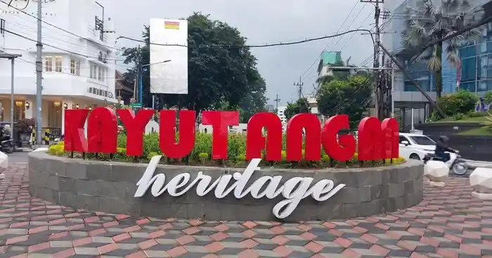 DLH Kota Malang Perbaiki Logo Kayutangan Heritage yang Rusak Ditabrak Motor