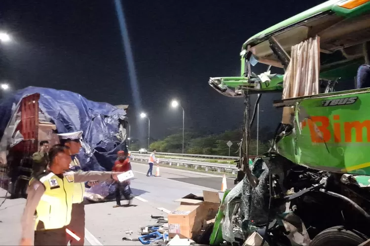 Kronologi Kecelakaan Bus SMP PGRI 1 Wonosari di Tol Jombang-Mojokerto