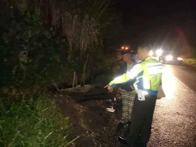 Kecelakaan di Kecamatan Pujon, Malang: Driver Ojol Meninggal Dunia, Istri Luka Parah