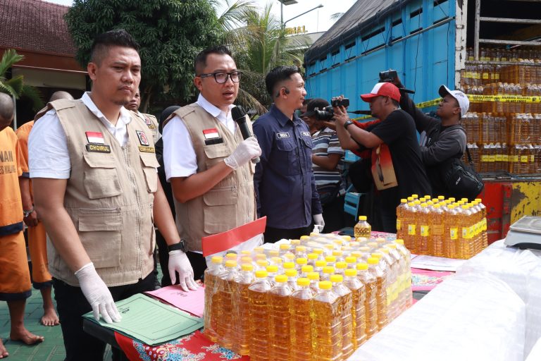 Polisi Tetapkan 2 Tersangka Kasus Rumah Produksi Minyak Goreng Ilegal di Malang