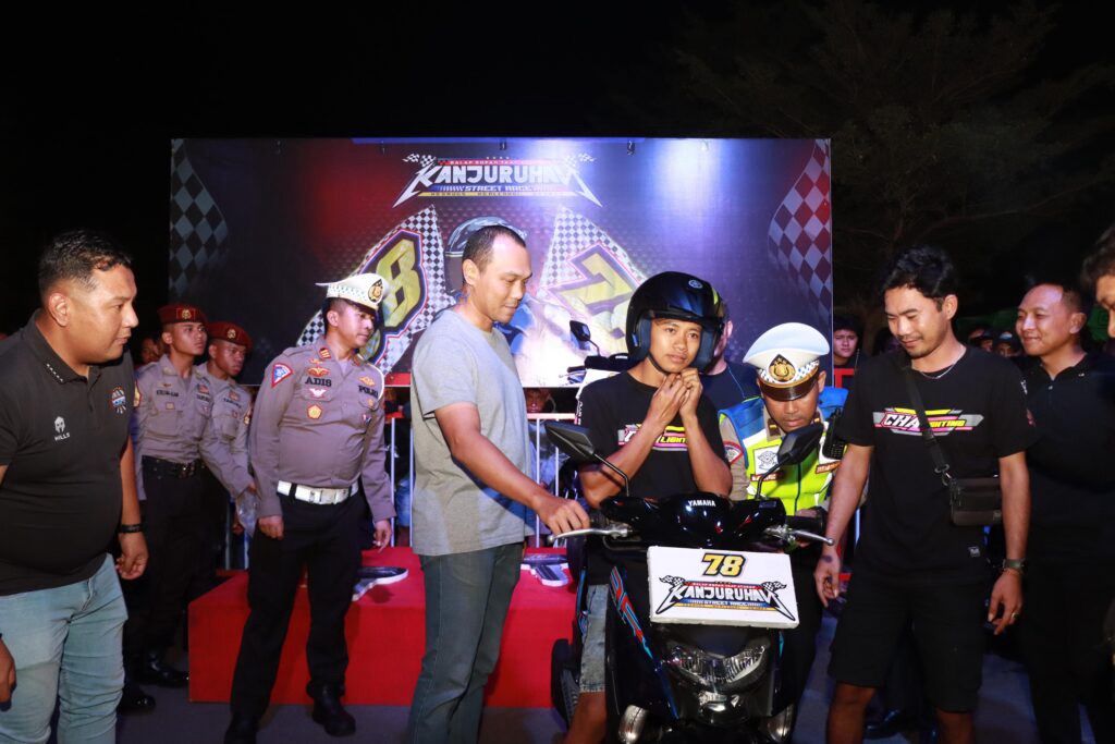 Keseruan Pembagian Hadiah dan Edukasi di Ajang “Kanjuruhan Street Race” Seri ke-18