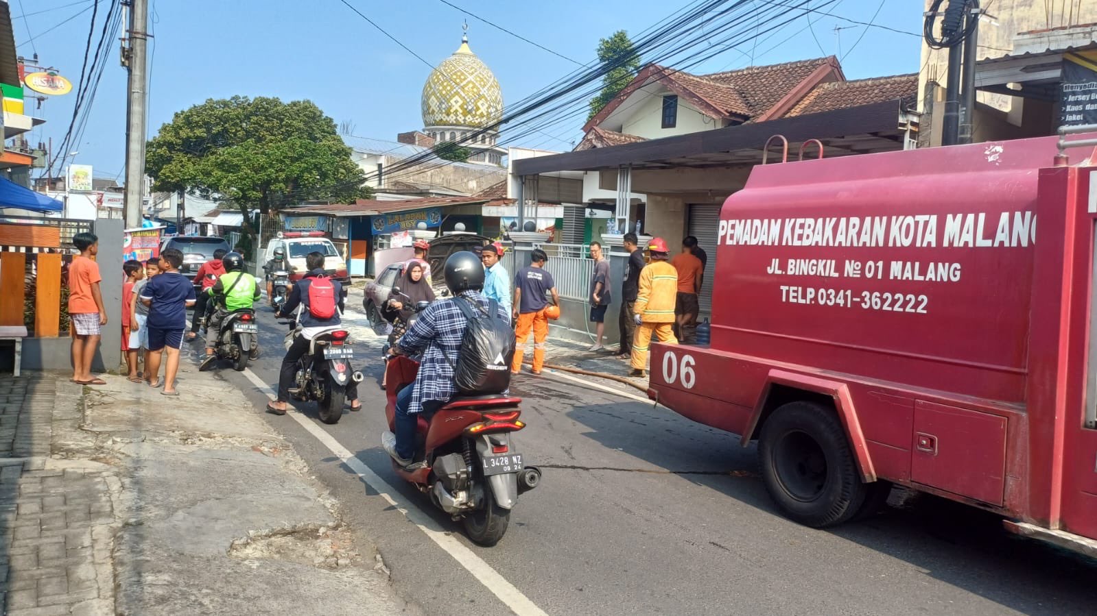Ada Mobil Terbakar di Jalan Candi V Kota Malang