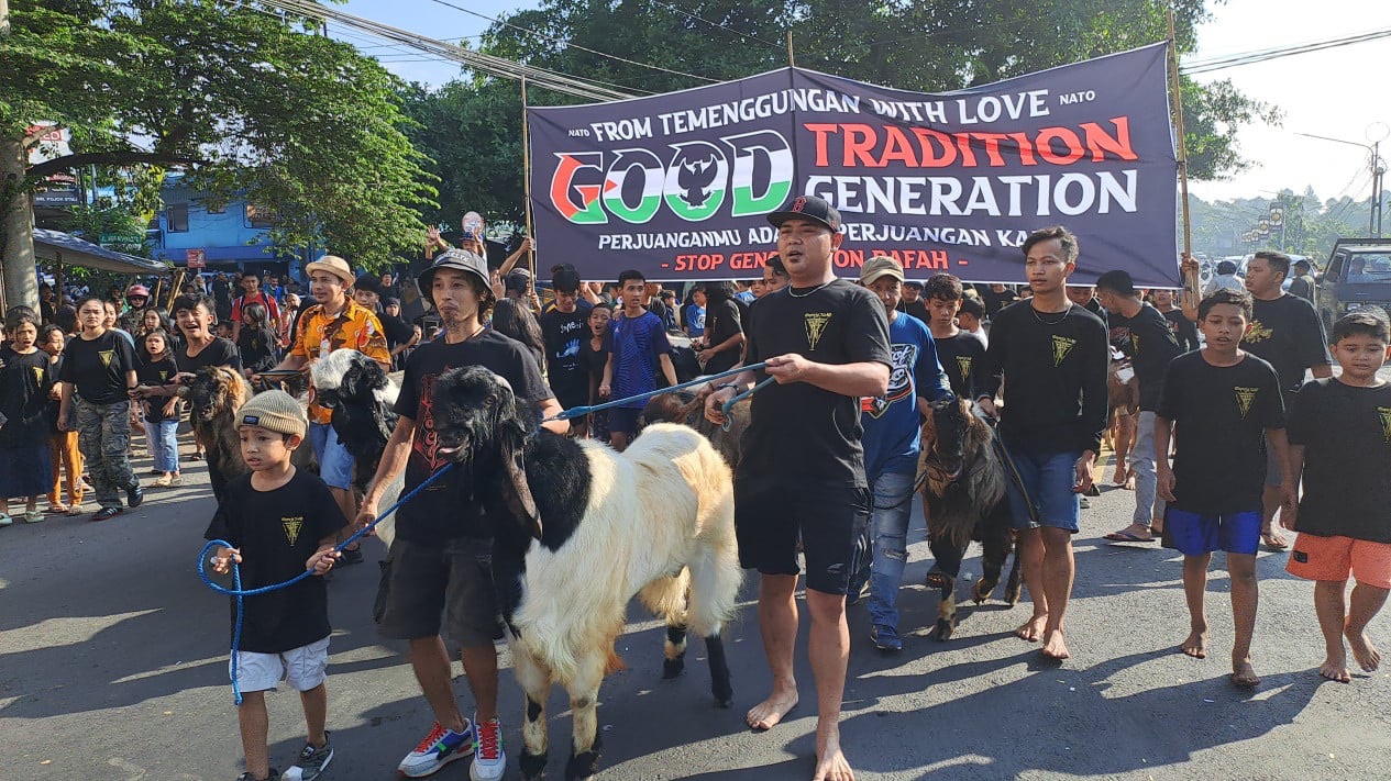 Solidaritas untuk Palestina dalam Tradisi Arak Kambing Kurban di Malang