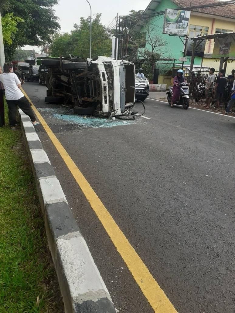Kecelakaan Tunggal di Exit Tol Madyopuro Malang