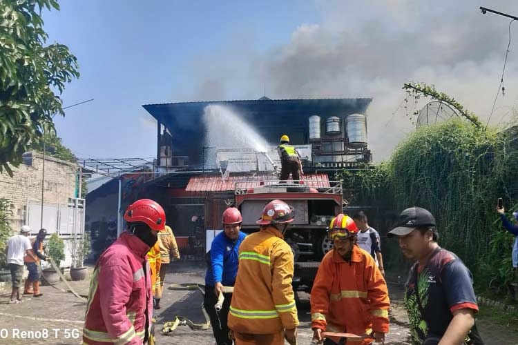 Kebakaran Hanguskan Gedung Gym dan Spa di Malang, Kerugian Capai Rp 1 Miliar