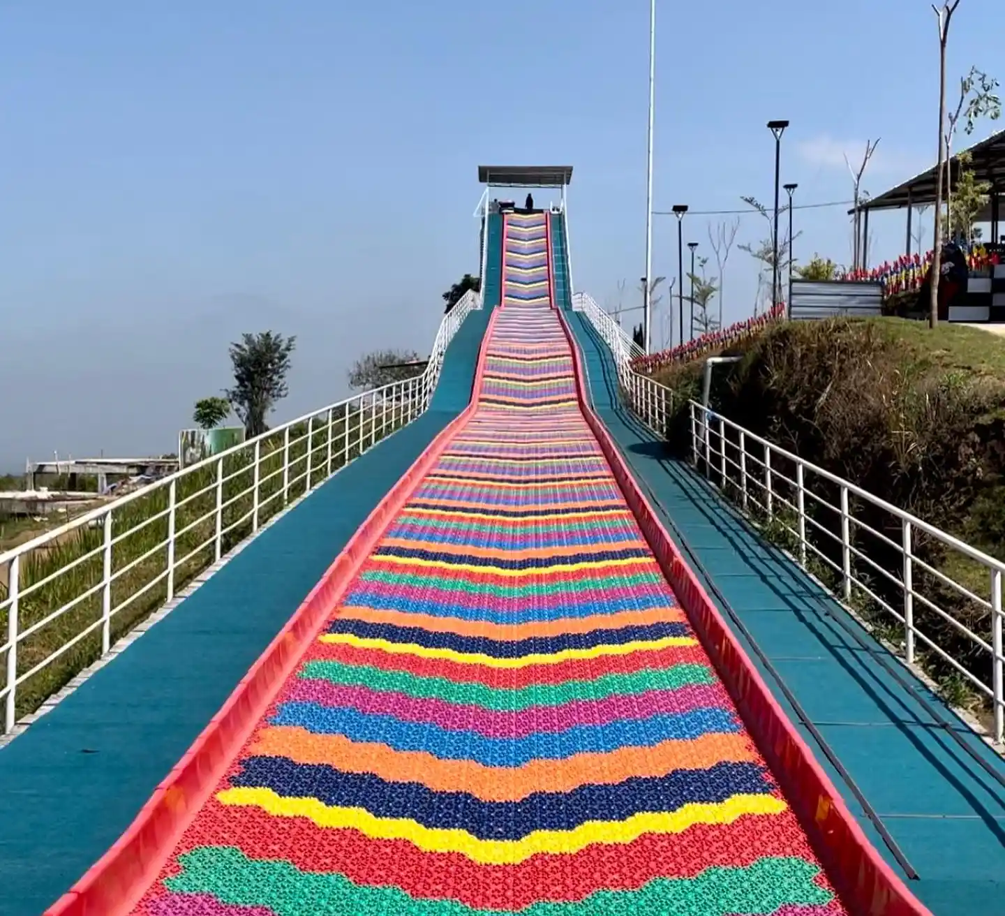 Wisata Malang Dreamland 2024, Tempat Seru dengan Prosotan Pelangi Terpanjang di Jawa Timur