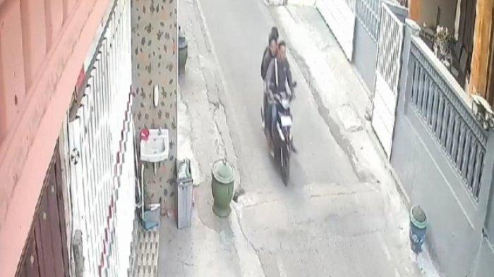 Viral! Kelompok Penjambret Rampas Handphone di Kota Malang Terekam CCTV