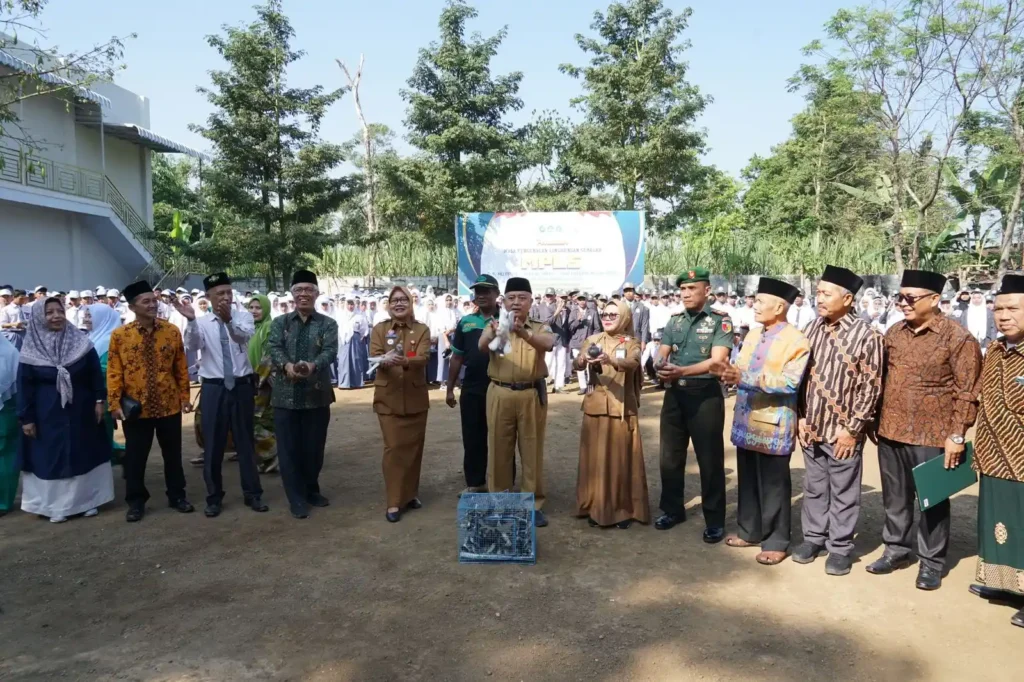 Bupati Malang Resmi Membuka MPLS di Yayasan Pendidikan Nahdlatul Ulama Islamic School (NUIS) Pakis Malang