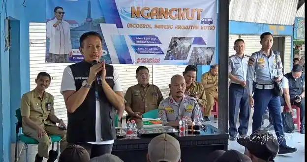 Pj. Wali Kota Malang Dialog Langsung dengan Sopir Angkot, Janji Revitalisasi Transportasi Kota