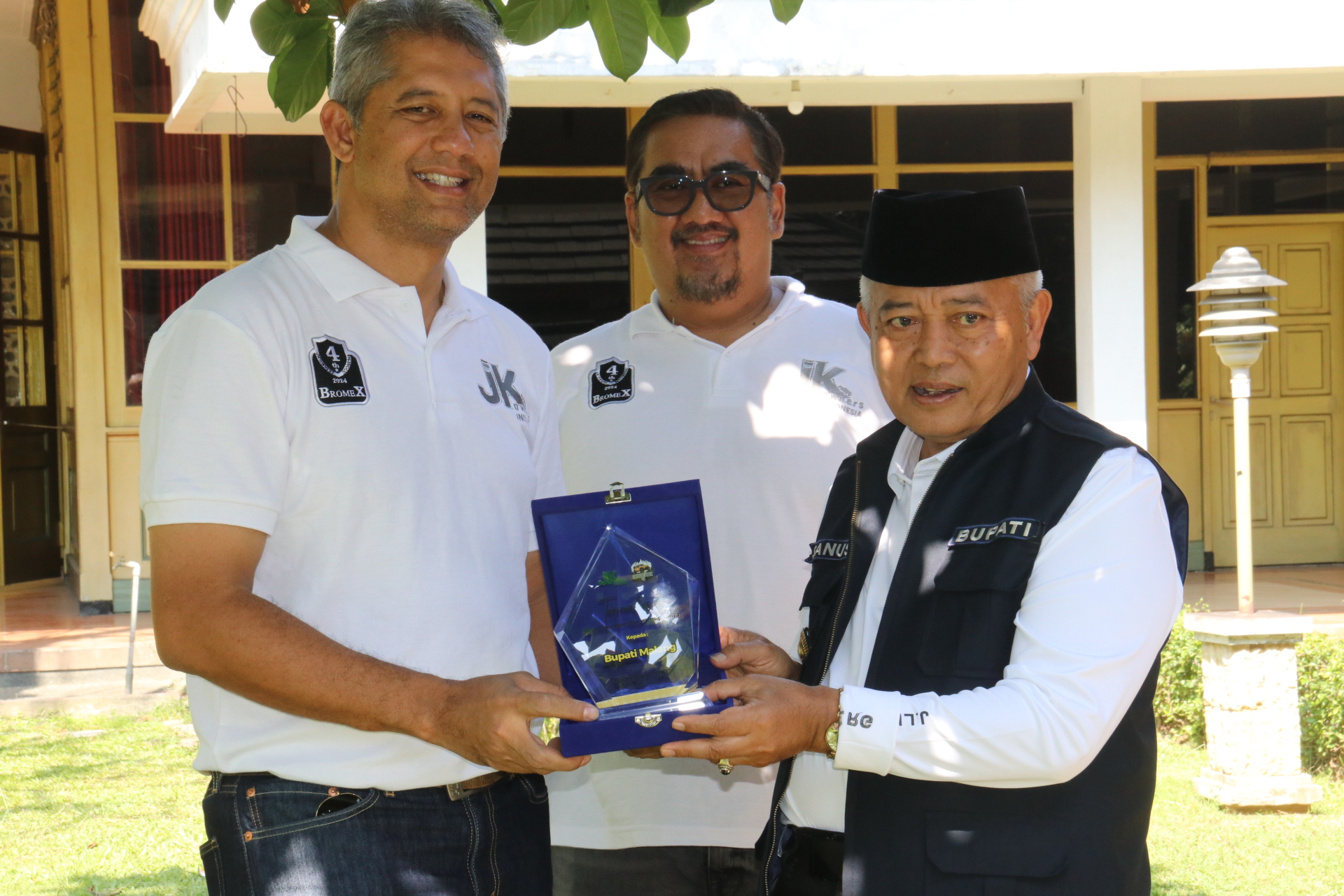 Touring & Charity BROMEX4: Petualangan Jeep Wrangler Berdampak Sosial di Malang Raya