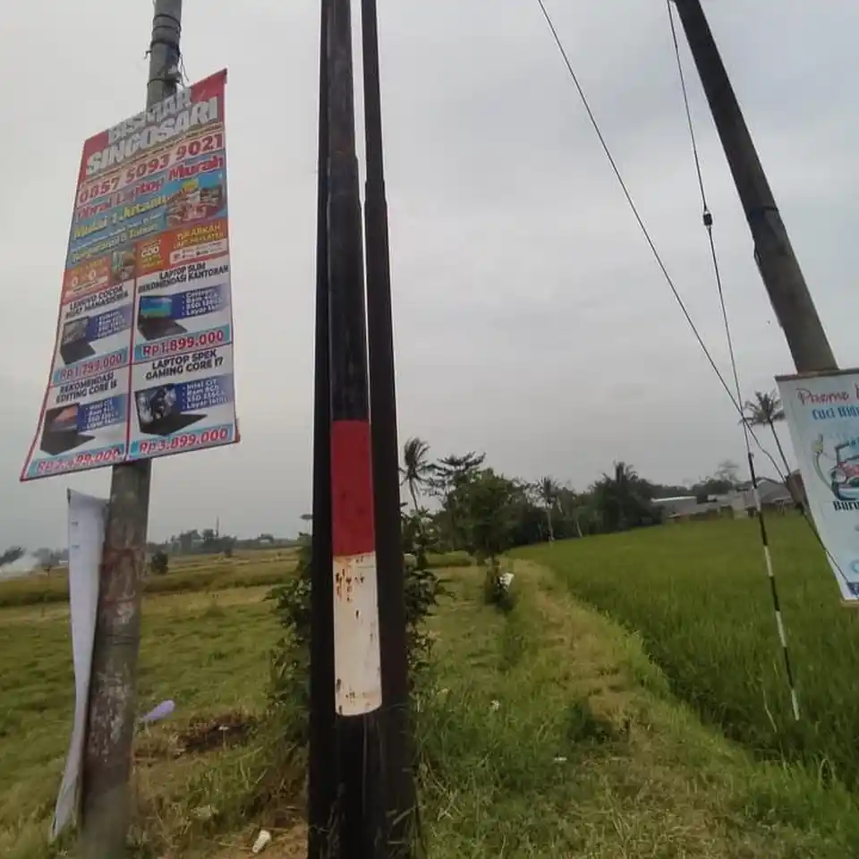 Kabel Fiber Optik Menjuntai Memakan Korban di Jalan Watugede Singosari Malang