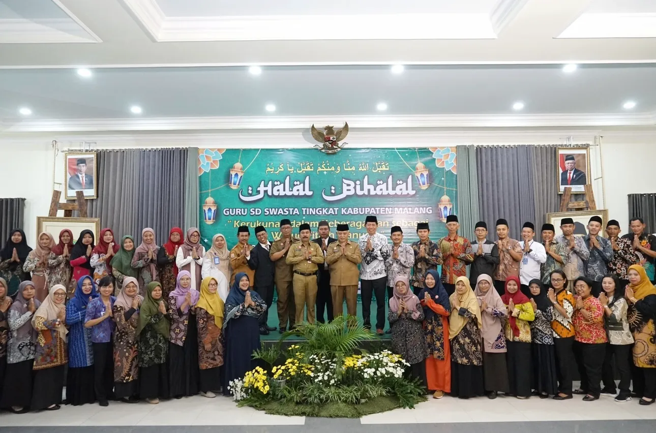 Bupati Malang Hadiri Halal Bihalal Guru SD Swasta, Bagikan 100 Batik Garudeya