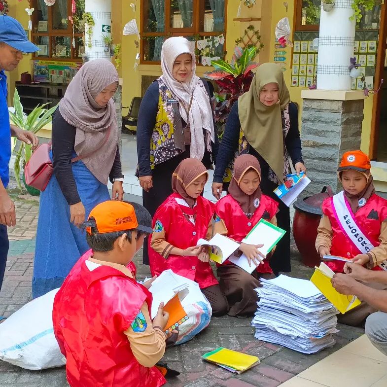 MPLS di SDN Madyopuro 2 Malang: Mengawali Transisi yang Menyenangkan dari PAUD ke SD