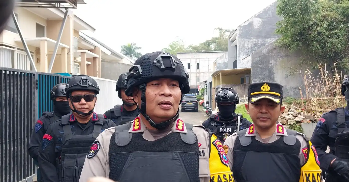 Densus 88 Sergap 3 Terduga Teroris di Vila Syariah Kota Batu