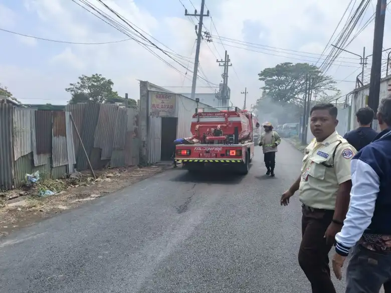 Warung Bakso dan Mie Ayam di Pakis Ludes Terbakar Akibat Kebocoran Gas