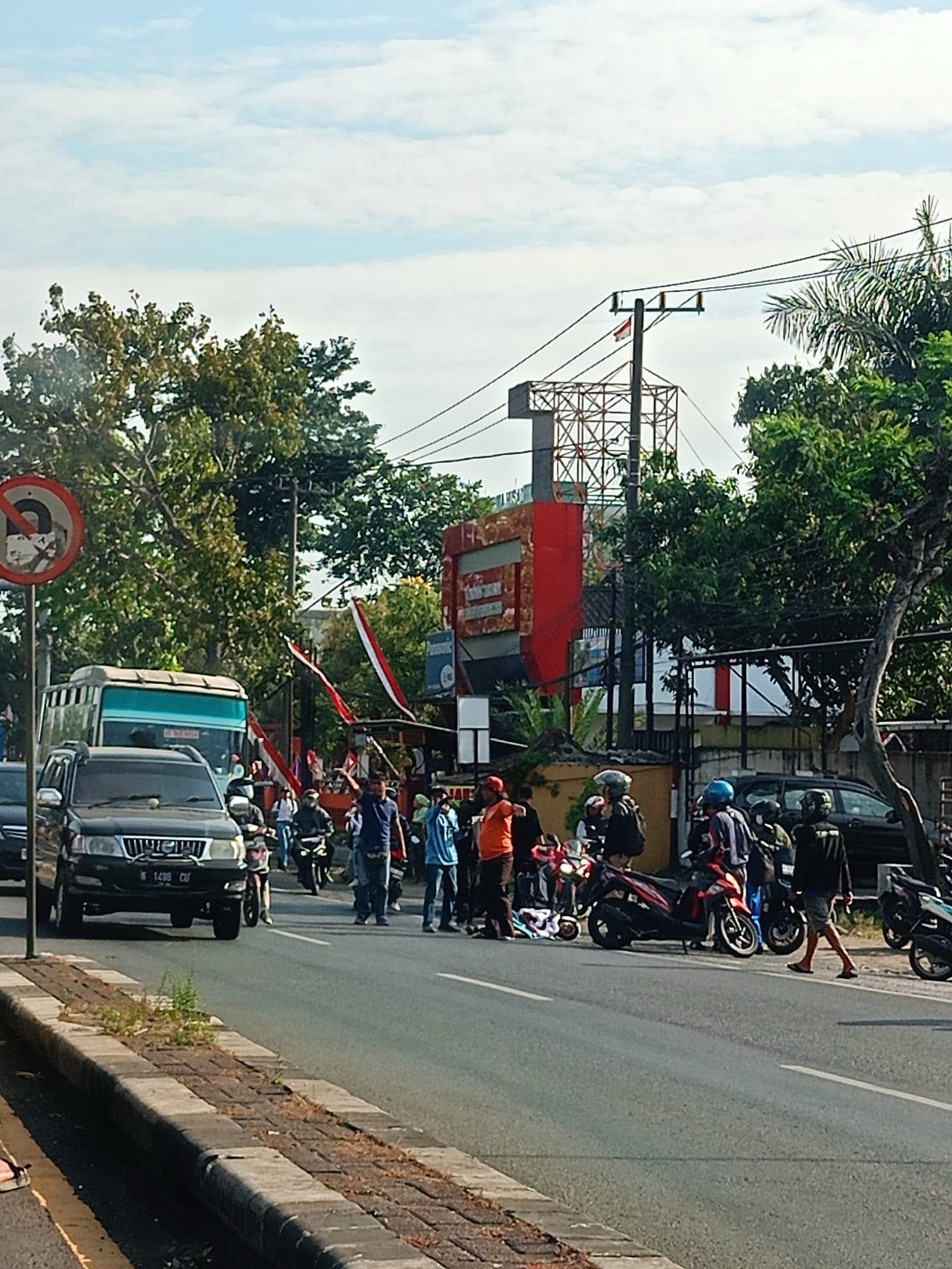 Kecelakaan di Depan SMK Negeri 1 Singosari, Korban Mengalami Luka