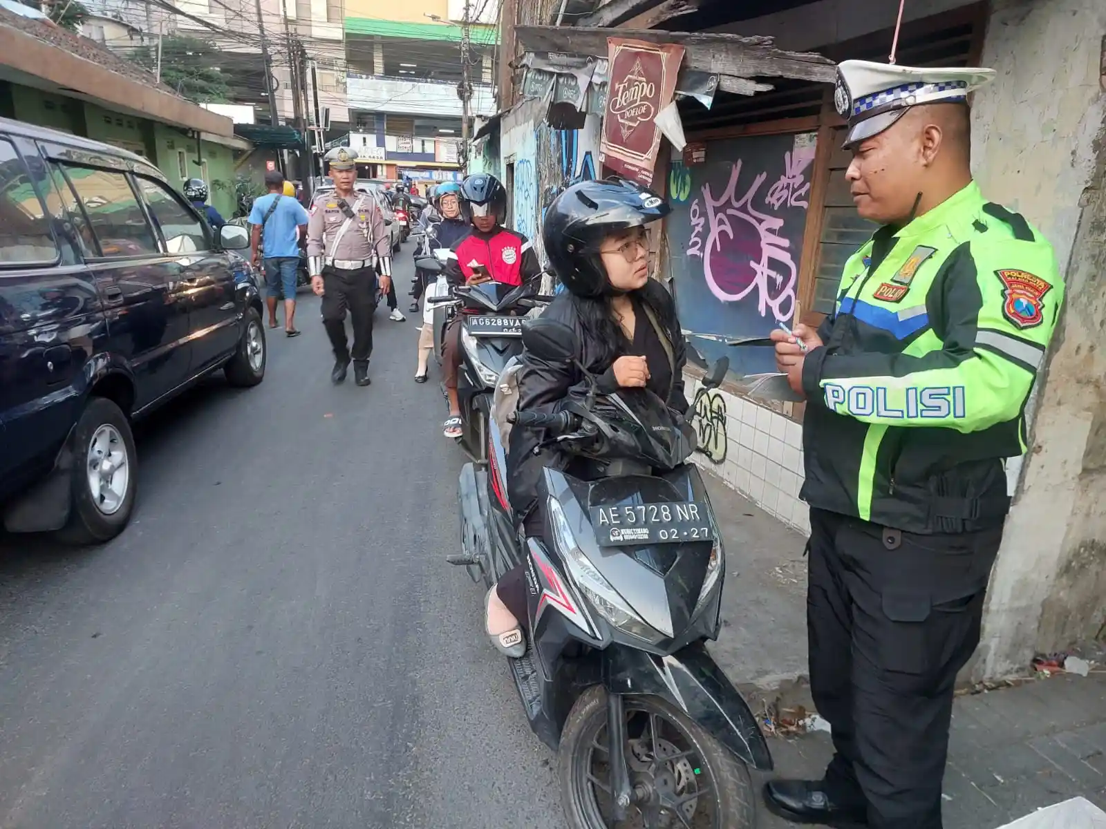 Polresta Malang Kota Gelar Penertiban Lalu Lintas di Gang 12 Jalan MT Haryono, Warga Dukung Upaya Tindakan Tegas