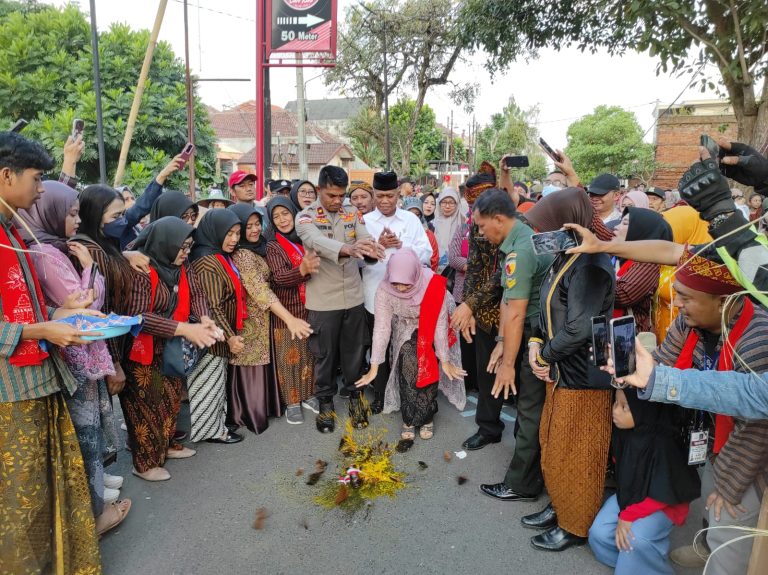 Polsek Singosari Dukung Pelestarian Budaya Melalui Festival Adat Singhasari Heritage Culture