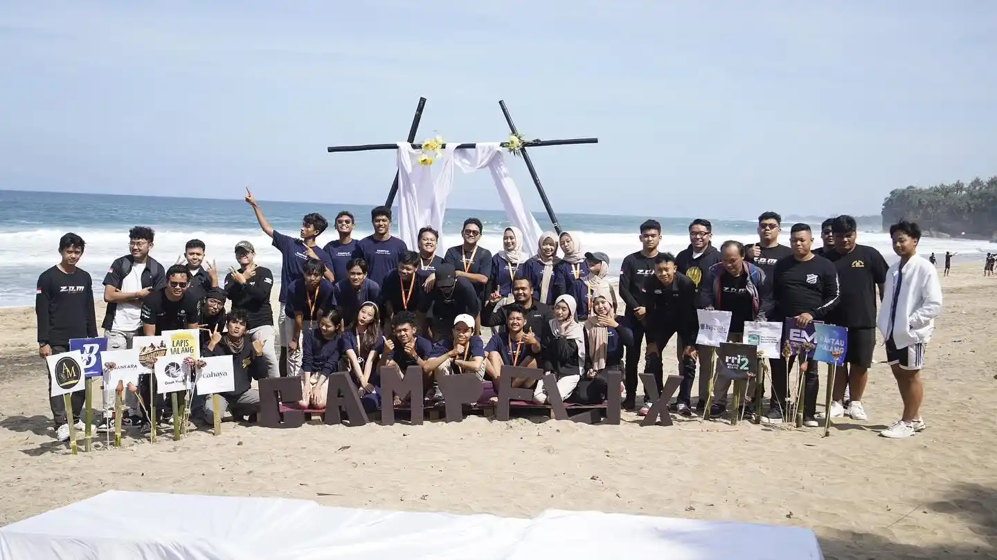 Sensasi Nonton Film di Tepi Pantai, Campflix Malang Hadirkan Pengalaman Liburan Unik