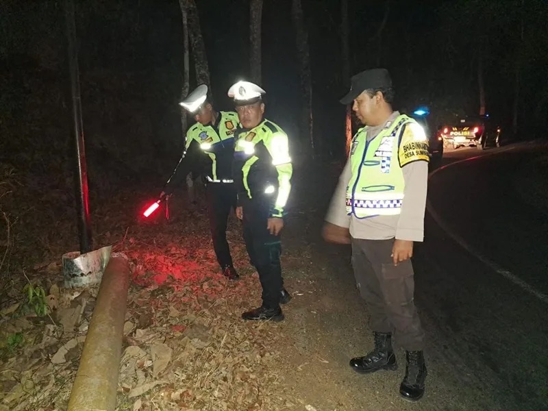 1 Keluarga Jadi Korban Kecelakaan di Kalipare Kabupaten Malang Usai Tiang Telepon Roboh