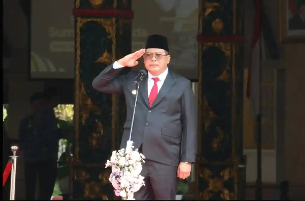 Peringati HSP ke-96, Plt Bupati Malang Serahkan Penghargaan ke 6 Pemuda Pelopor