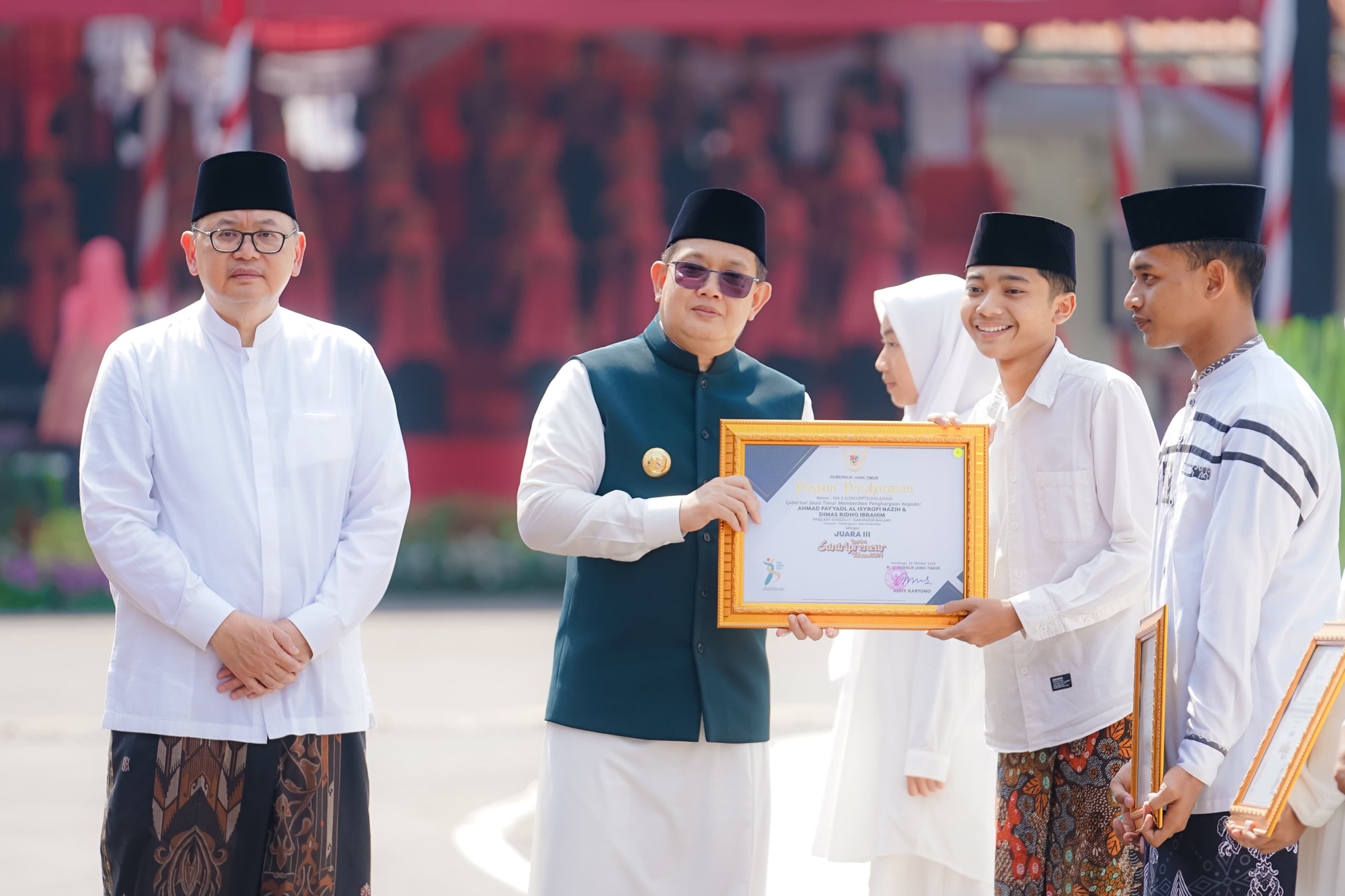 Inovasi Kaos Ramah Lingkungan, Tim Kreatif PPSQ Asy-Syadzili 1 Raih Juara 3 Santripreneur Jatim 2024