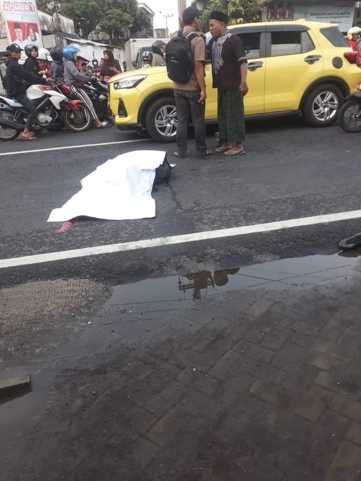 Info Kecelakaan di Pakis Malang, Diduga Gagal Menyalip hingga Terlindas Roda Bus