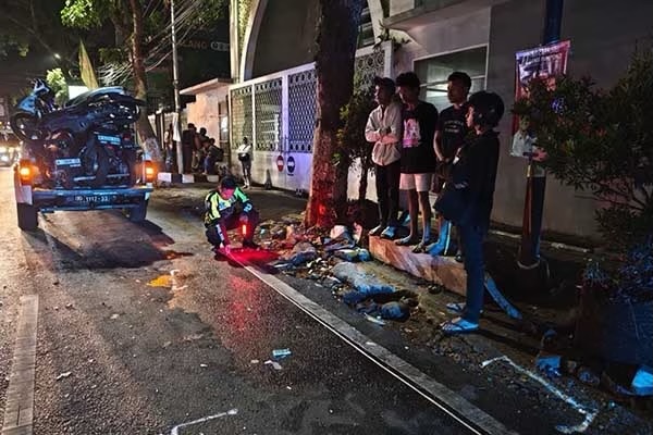 Mengantuk, Pengemudi Pajero Tabrak 4 Motor di Depan Kampus UNISMA Malang