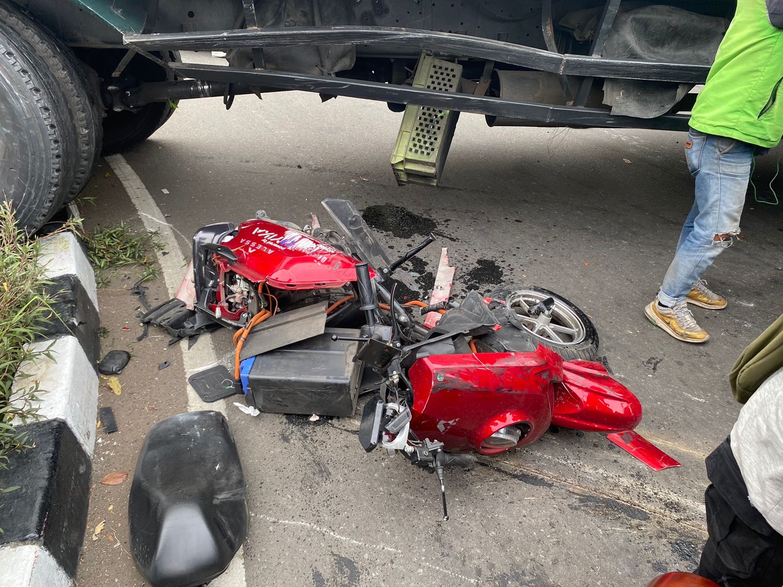Sopir Truk Kontainer Ugal-Ugalan di Tangerang, Puluhan Pengendara Jadi Korban dan Diamuk Massa