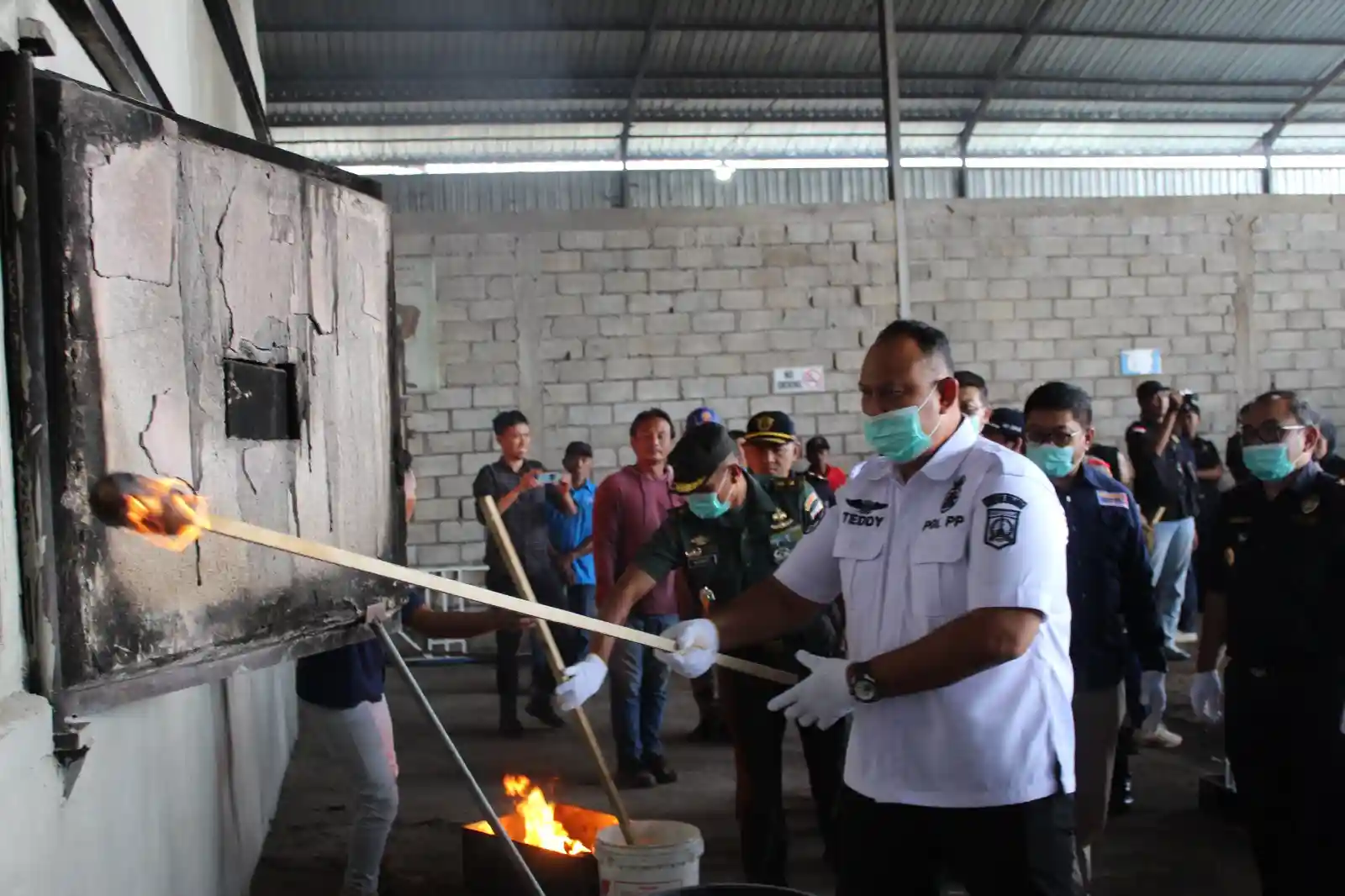 Pemusnahan Rokok Ilegal di Malang: Upaya Tegas Melindungi Kesehatan dan Ekonomi