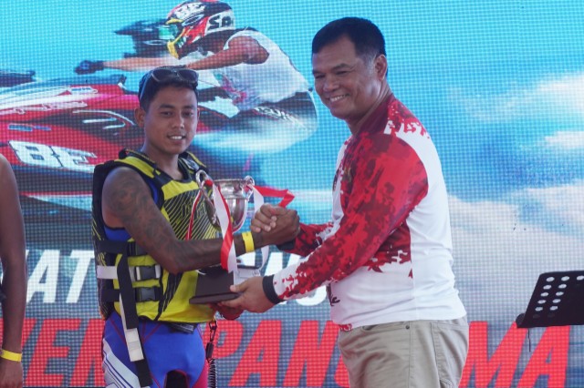Adrenalin Tinggi di Atas Ombak: TNI Gelar Kejuaraan Jetski Spektakuler di Ancol