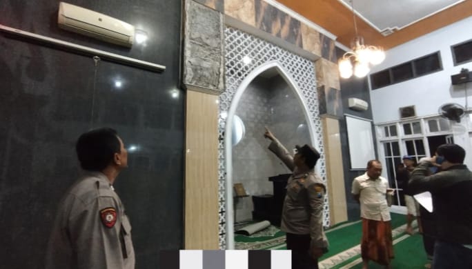 Tragis! Dua Jemaah Salat Magrib Tertimpa Tembok di Masjid Al Falah Malang, Satu Tewas