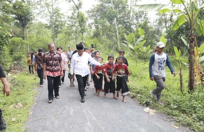 Jalan Desa Randugading Mulus, Bupati Malang Harap Ekonomi Warga Meningkat!