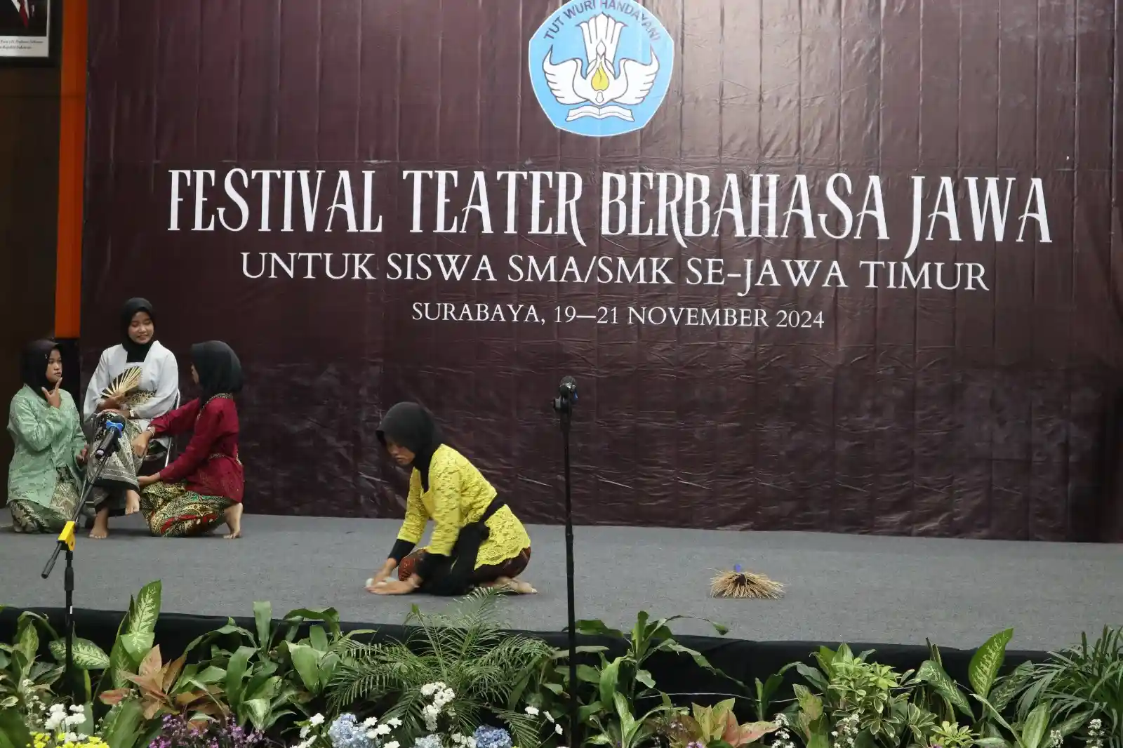Revitalisasi Bahasa Daerah: Festival Teater Berbahasa Jawa Menggugah Semangat Siswa Se-Jawa Timur