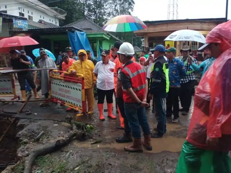 Gercep! Bupati Malang Tinjau Langsung Titik Bencana, Jembatan Ambrol Dianggarkan Rp 2 Miliar!