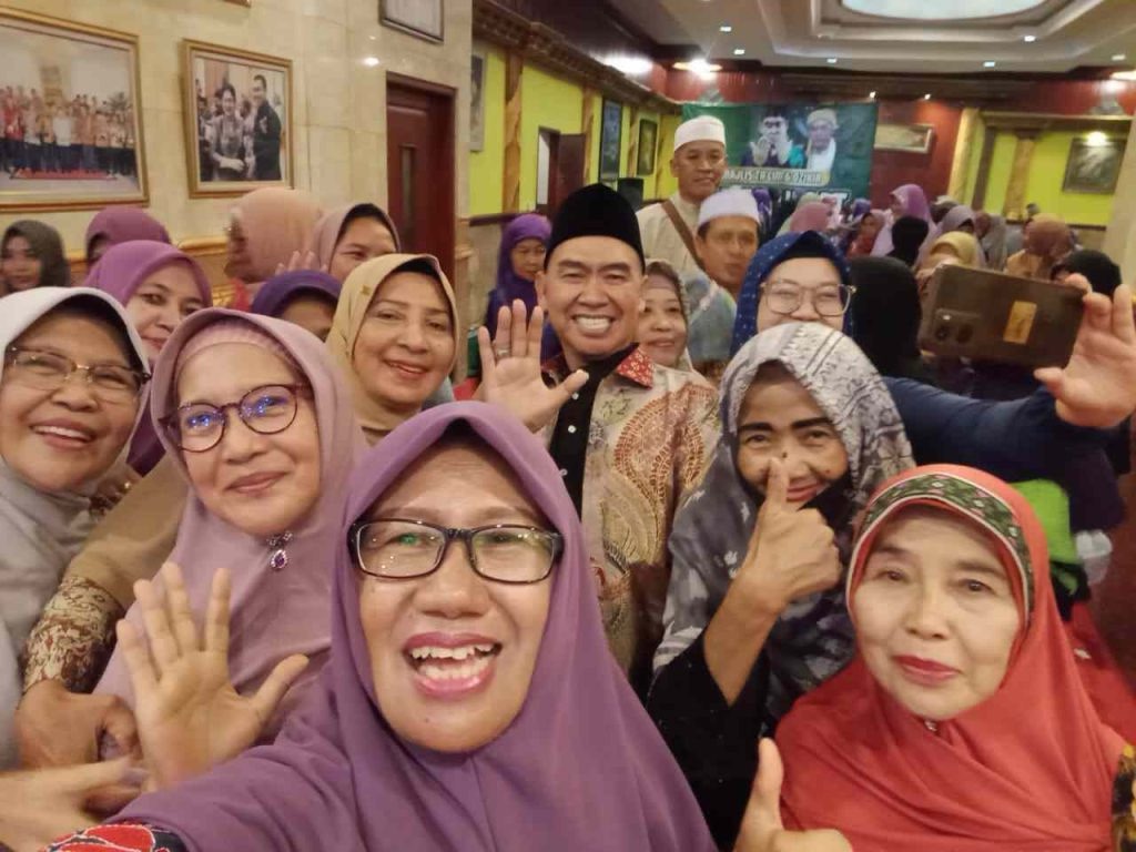 Usai Pilkada, Abah Anton Ajak Jamaah Ziarah Wali Songo