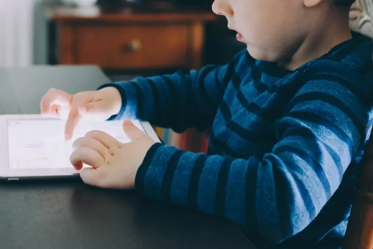 Kecanduan Gadget di 2025? Pentingnya Detoksifikasi untuk Kesehatan Mental Anak