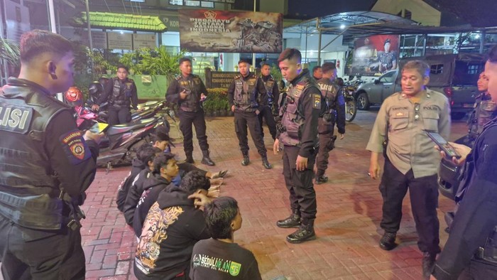 Aksi Tawuran di Kya-Kya Surabaya, Tujuh Pemuda Diamankan Polisi