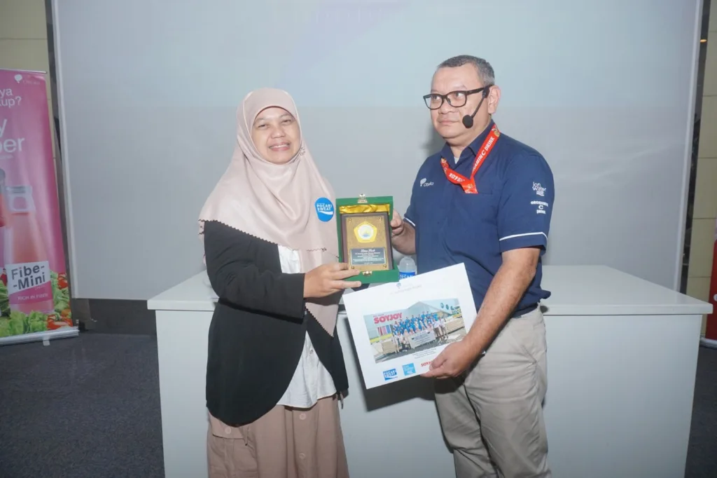 Mahasiswa POLTEKKES PIM Kunjungi Pabrik Pocari Sweat dan Soyjoy untuk Pengalaman Belajar Praktis
