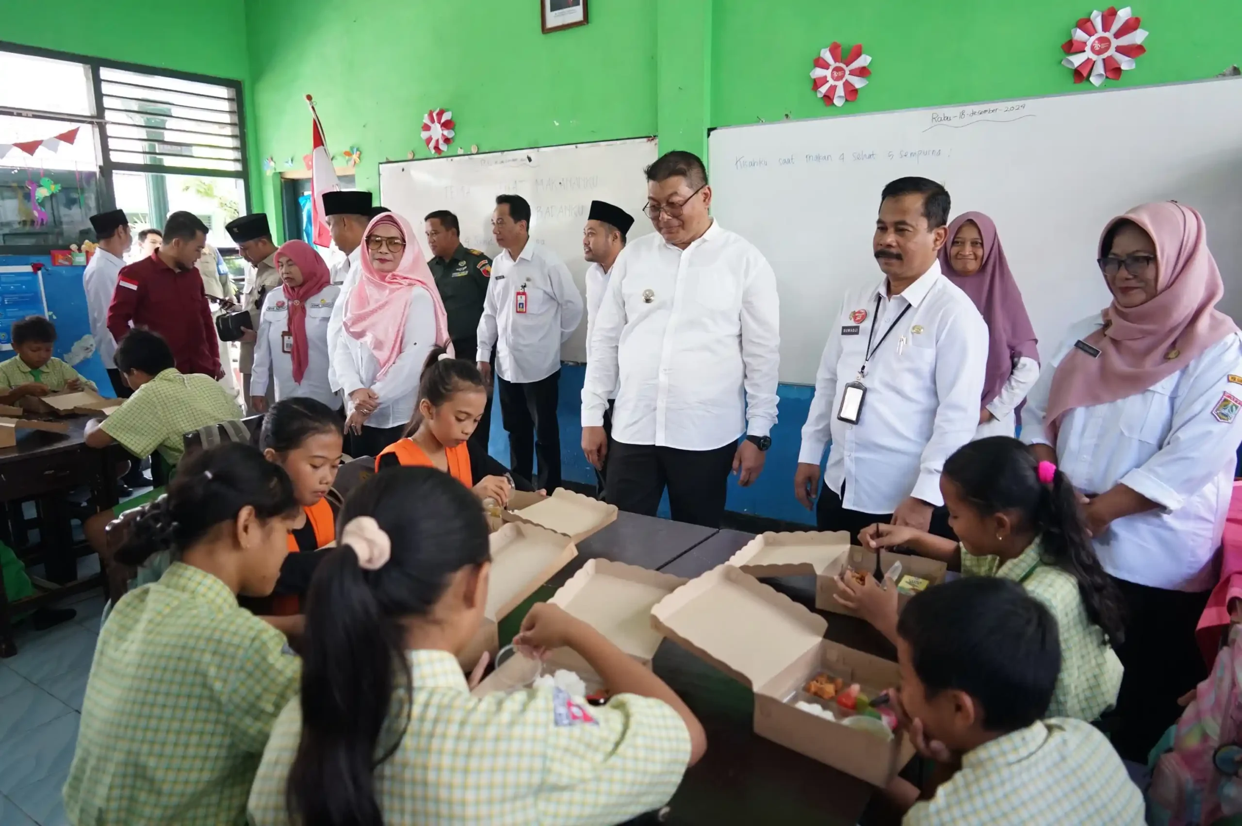 Wakil Bupati Malang Tinjau Uji Coba Program Makan Bergizi Gratis untuk Siswa SD