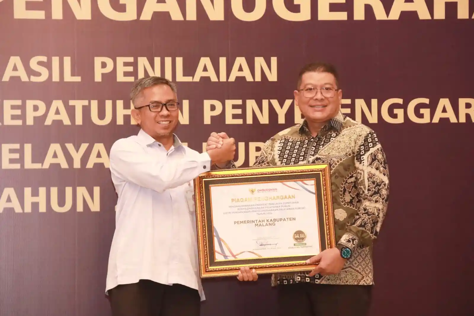 Pemkab Malang Raih Penghargaan Pelayanan Publik Terbaik dari Ombudsman RI
