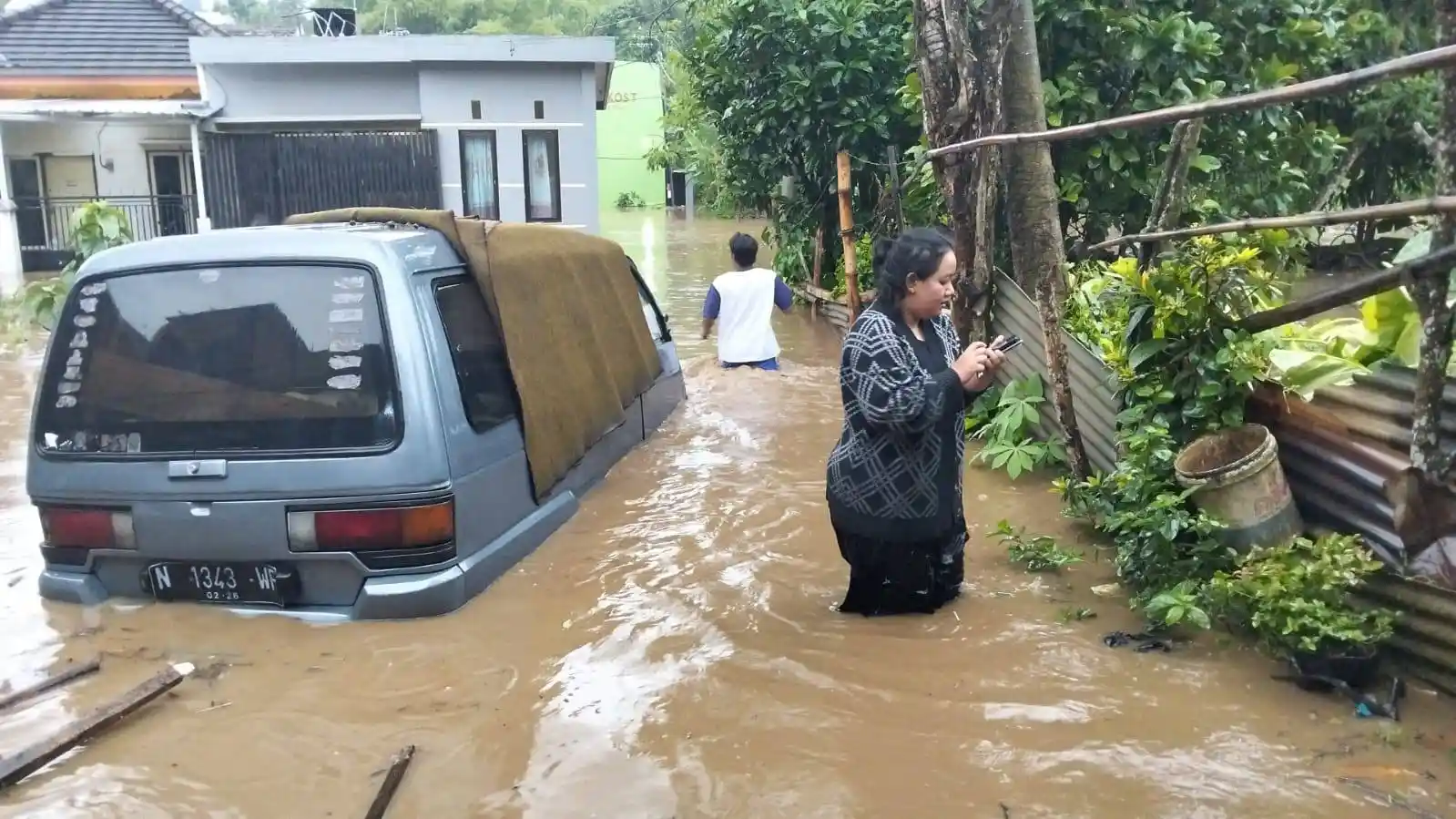Banjir Melanda Kota Malang, Ratusan Rumah Terendam Akibat Hujan Lebat