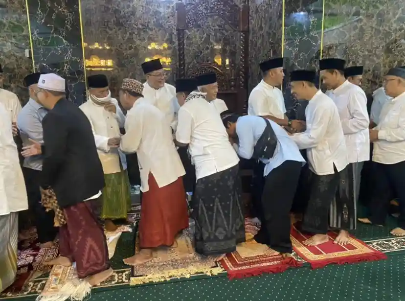 Kembangkan Kebersamaan Melalui Sholat Subuh, Bupati Malang Pimpin Kegiatan di Kecamatan Pakis