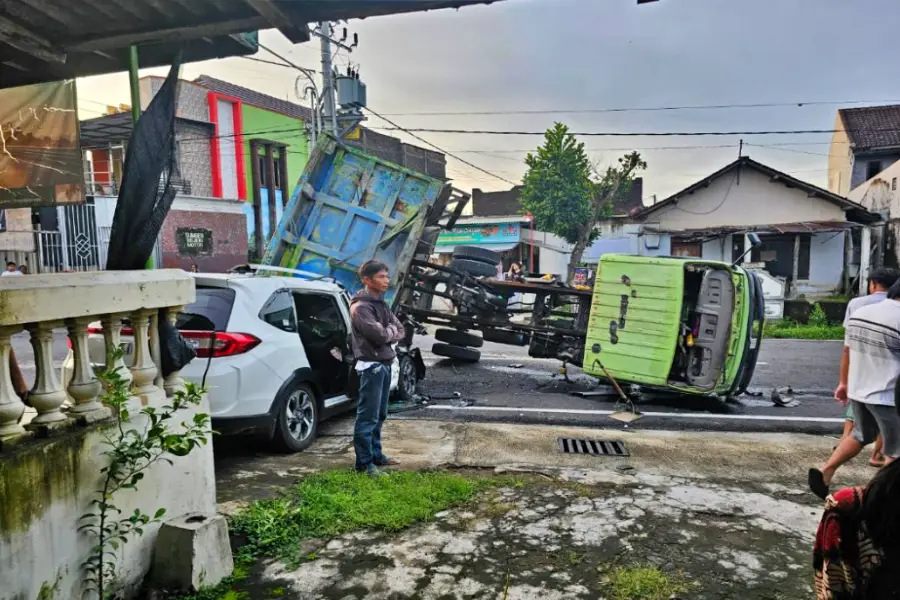 Ke Malang untuk Berobat, Keluarga Asal Tulungagung Alami Kecelakaan di Blitar