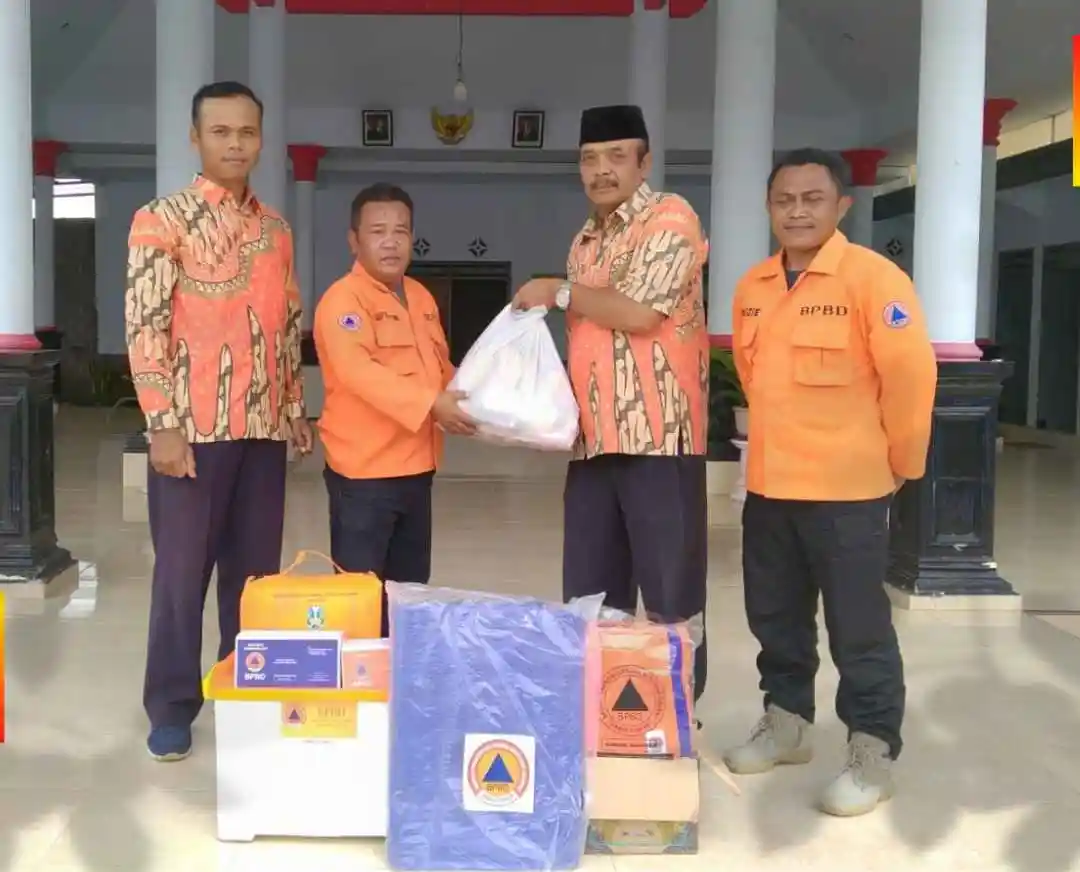 Bantuan BPBD untuk Korban Pohon Tumbang di Desa Tempursari Donomulyo Kabupaten Malang